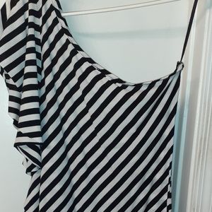 One sleeve white/black stipped shirt L
